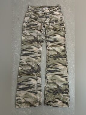 BDG Camo Cords Straight in Olive and Dark Green Size 2